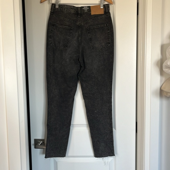 H&M distressed mom Jean ankle length high waist size 6 item 04-05 - Picture 5 of 6